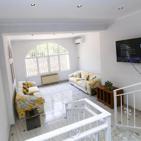 Spacious Private With Pool In Salou