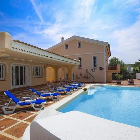 Spacious Private With Pool In Villa Salou