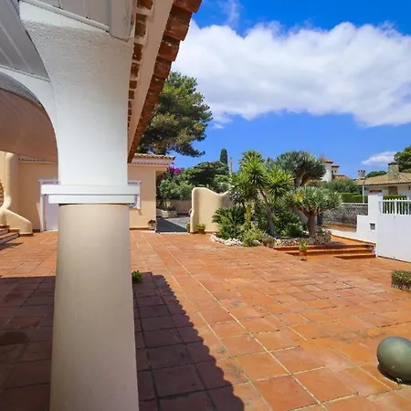 Spacious Private With Pool In Vil·la