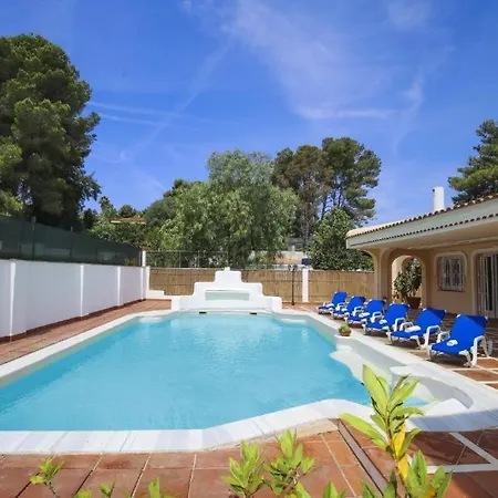 Spacious Private With Pool In Villa *