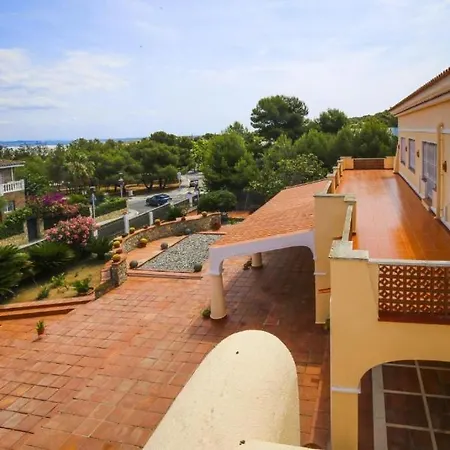 Spacious Private With Pool In Vil·la