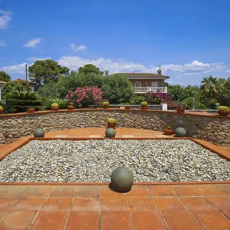 Spacious Private With Pool In Vil·la