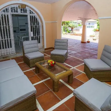 Spacious Private With Pool In Vil·la