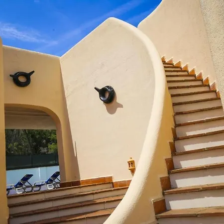 Spacious Private With Pool In Vil·la *