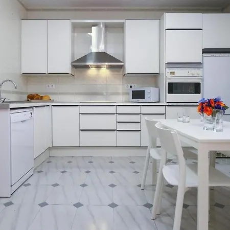 Spacious Private With Pool In
