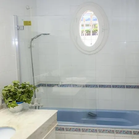 Villa Spacious Private With Pool In *