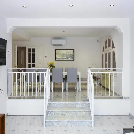 Spacious Private With Pool In Vil·la