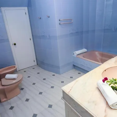 Villa Spacious Private With Pool In