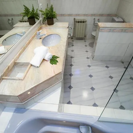 Spacious Private With Pool In Villa *