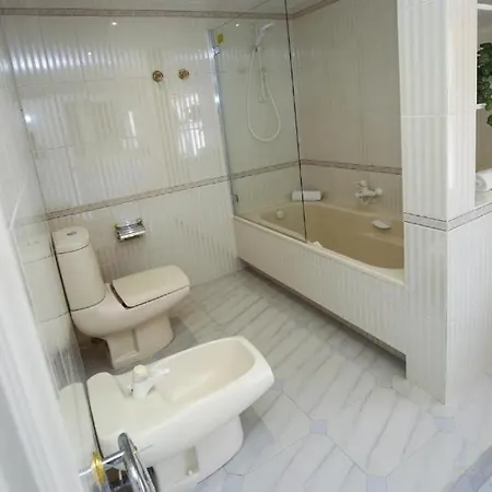 Spacious Private With Pool In Salou
