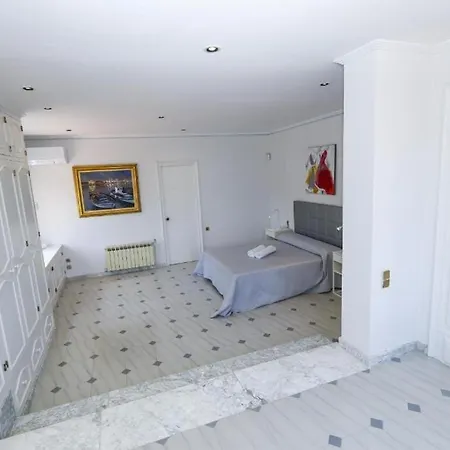Spacious Private With Pool In *